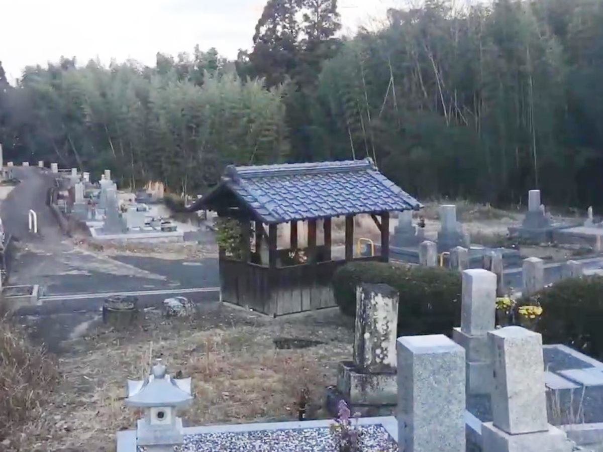 多々羅住建寺墓地　画像粗い（多々羅西平川原）